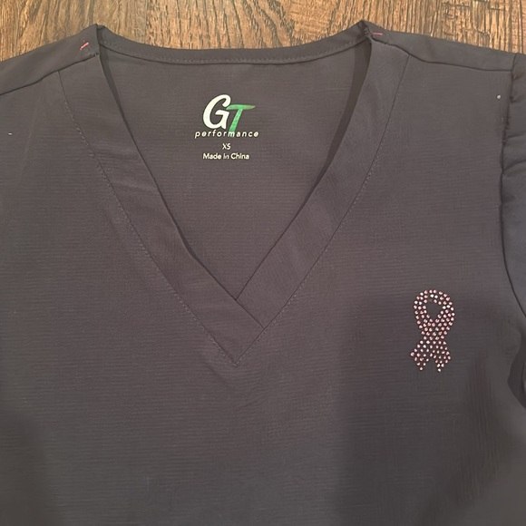 4 women scrub tops - Picture 7 of 14